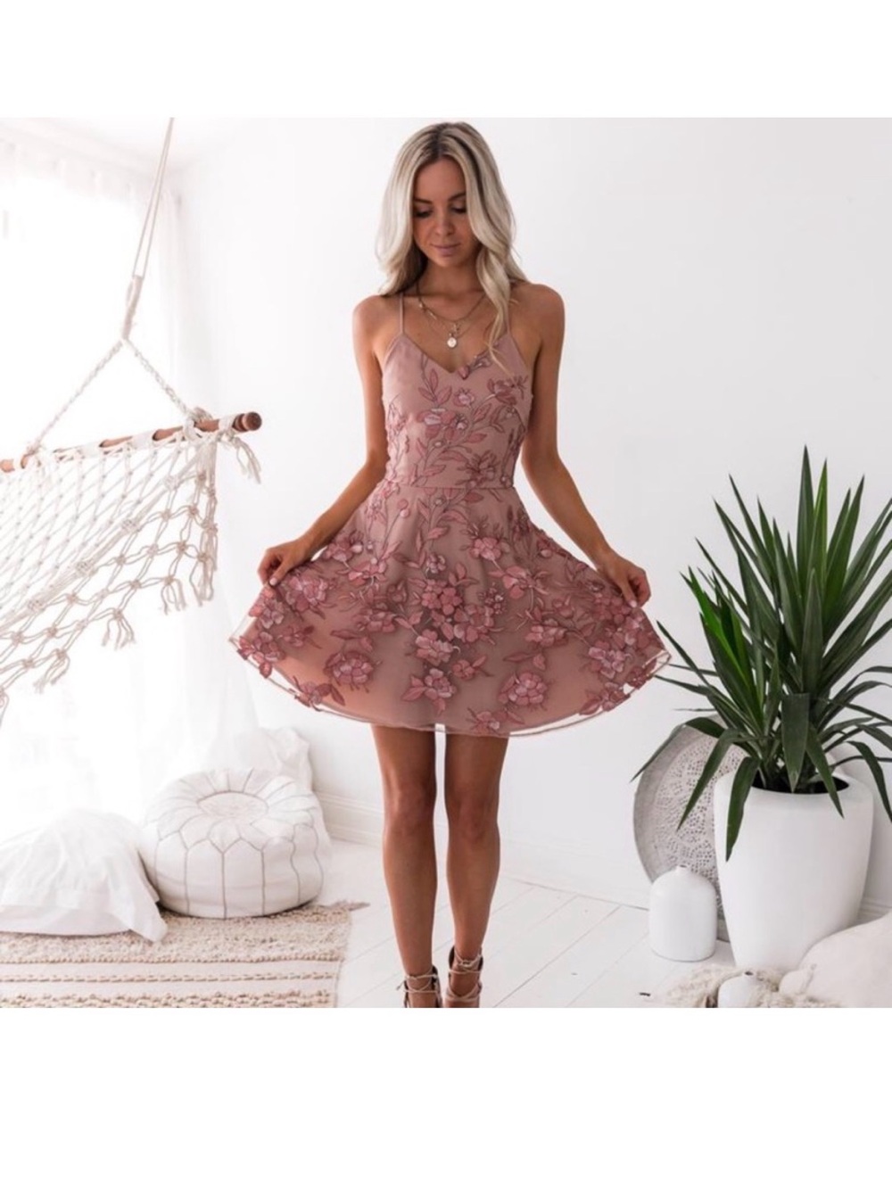 Two sisters dress